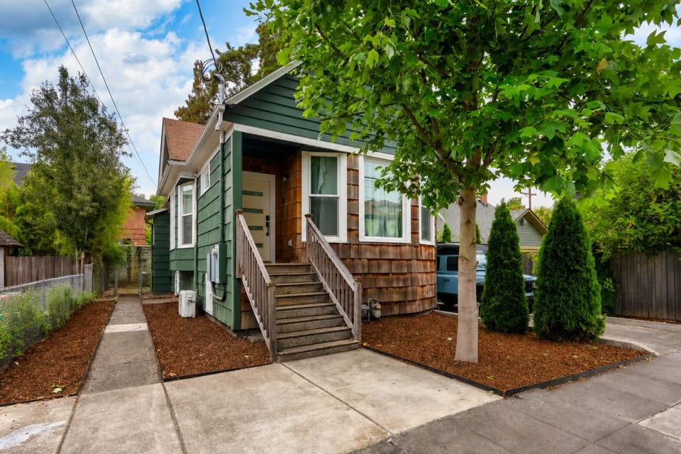 MidCentury Dream 2BR - 95 WalkScore House in Portland
