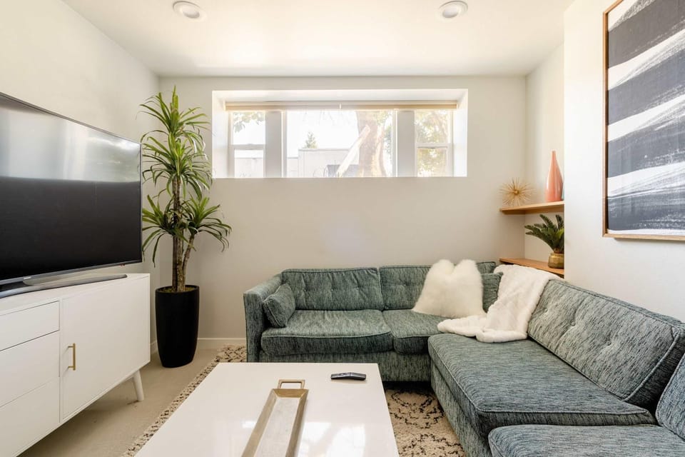 2BR Bohemian Oasis - Food & Craft Beer Lovers Apartment in Portland