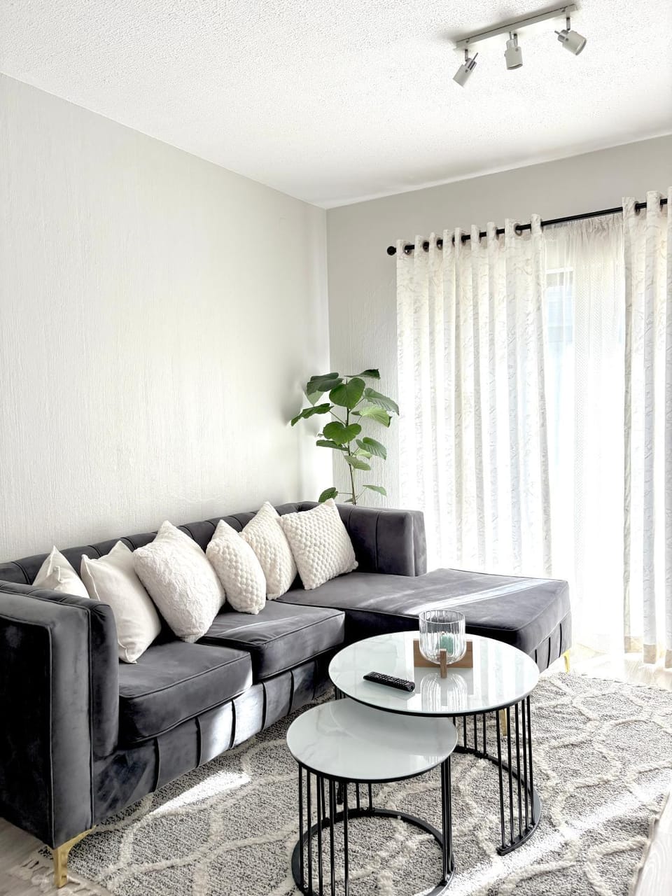 2 Bedroom Oasis Apartment in Sandton