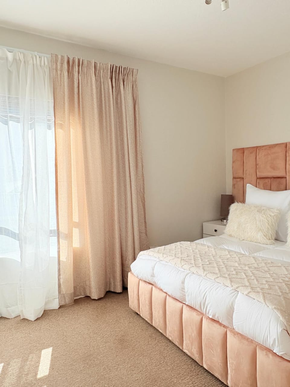 2 Bedroom Oasis Apartment in Sandton