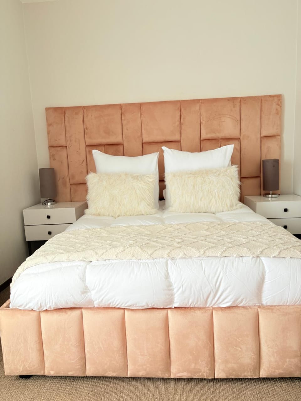 2 Bedroom Oasis Apartment in Sandton