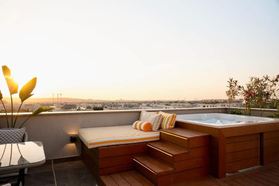 VELORA - Sodic Penthouse with jacuzzi & big terrace over New Cairo view Apartment in New Cairo City