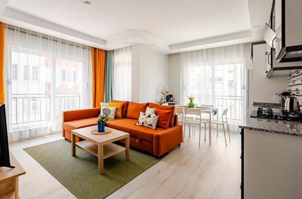 Kitchen or kitchenette, Seating area, Dining area