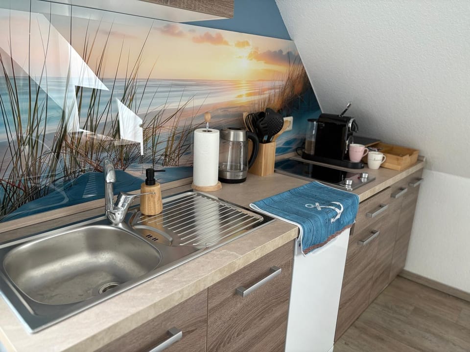 Coffee/tea facilities, Kitchen or kitchenette, dishwasher, stove