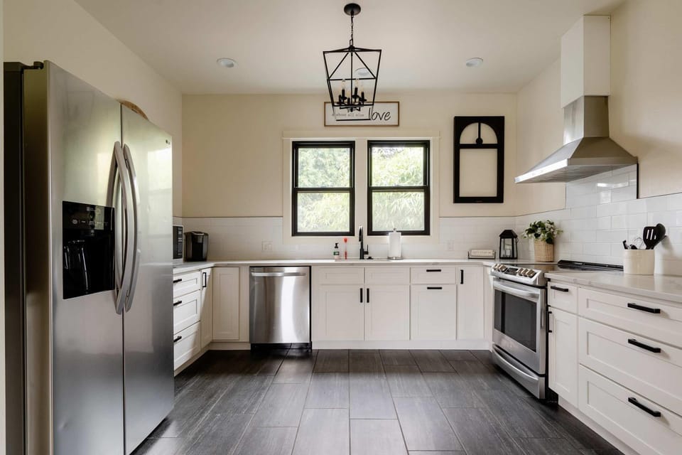 Charming SE Home - Farmhouse Style - Remodeled House in Portland