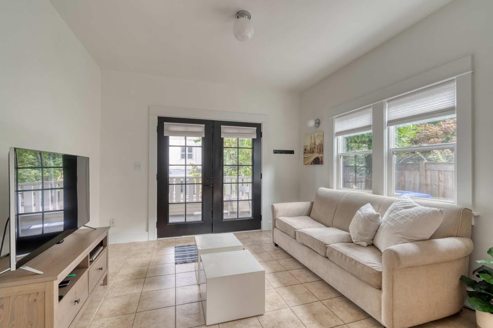 Sunnyside 1BR - Walk to Shops & Nightlife Apartment in Portland