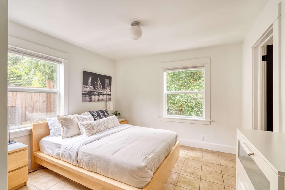 Sunnyside 1BR - Walk to Shops & Nightlife Apartment in Portland
