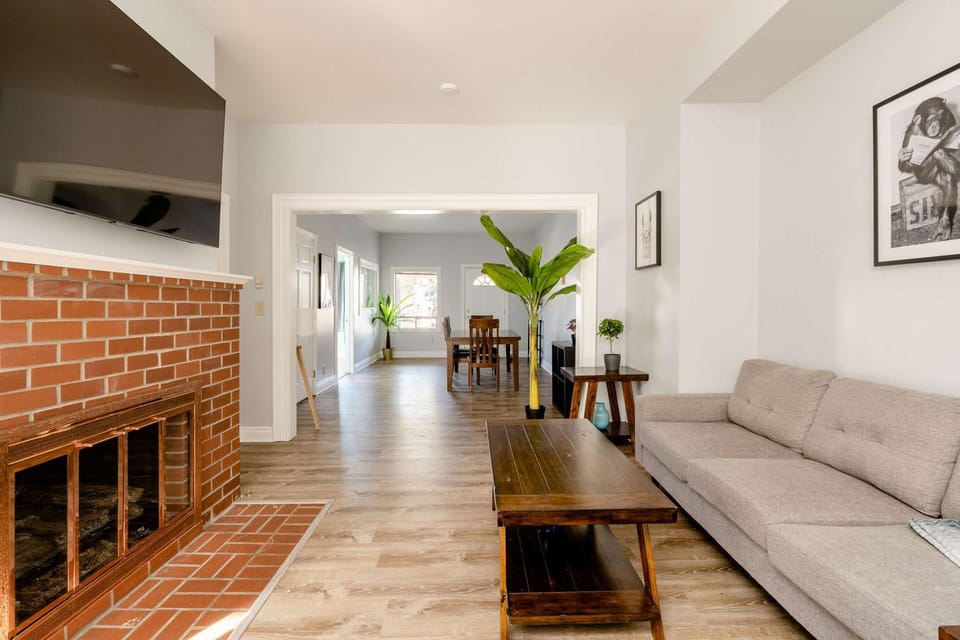 Remodeled 2BR - Walk to Coffee Bars & More House in Portland