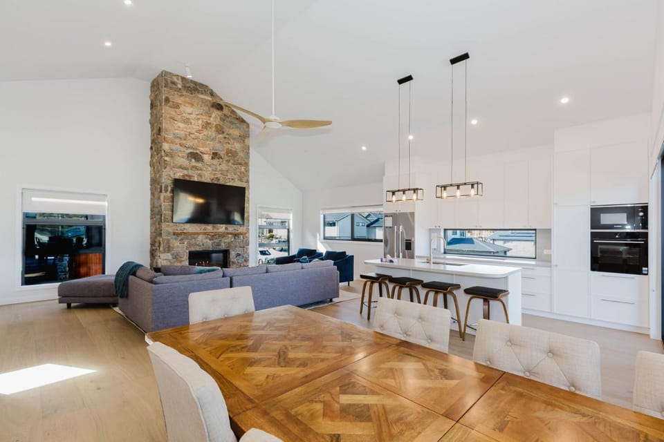 Kitchen or kitchenette, Living room, Dining area