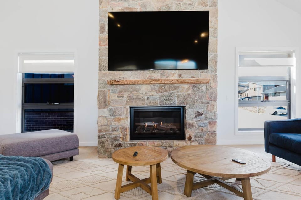 TV and multimedia, Living room, fireplace