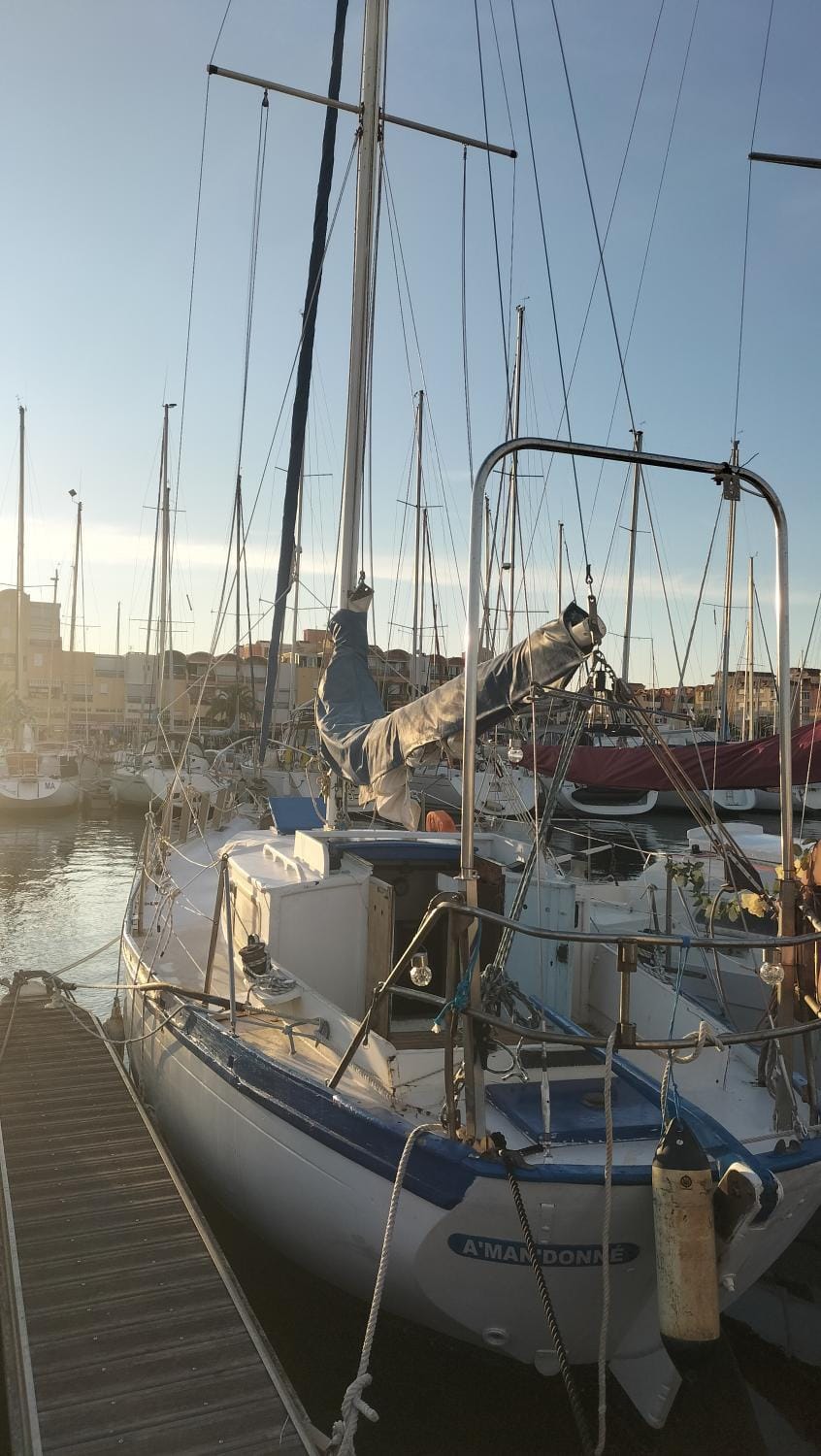 AMADONNe Docked boat in Gruissan