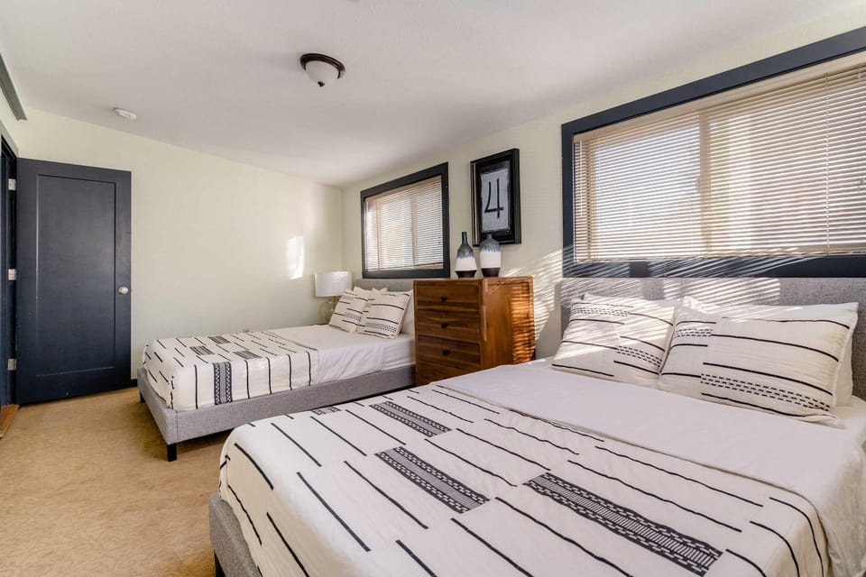 Cozy Portland Classic- Walk to Local Coffee & Food Apartment in Portland