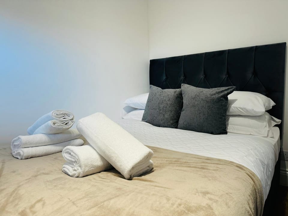 Two Bedroom Flat for Six Guests Apartment in London