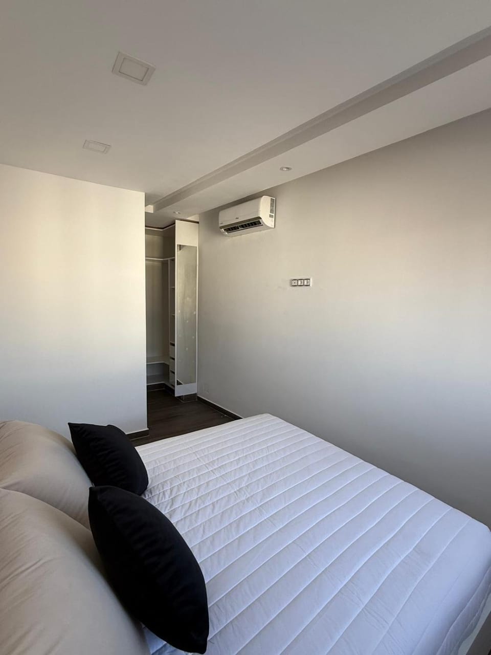 Bed, Photo of the whole room, Bedroom, air conditioner