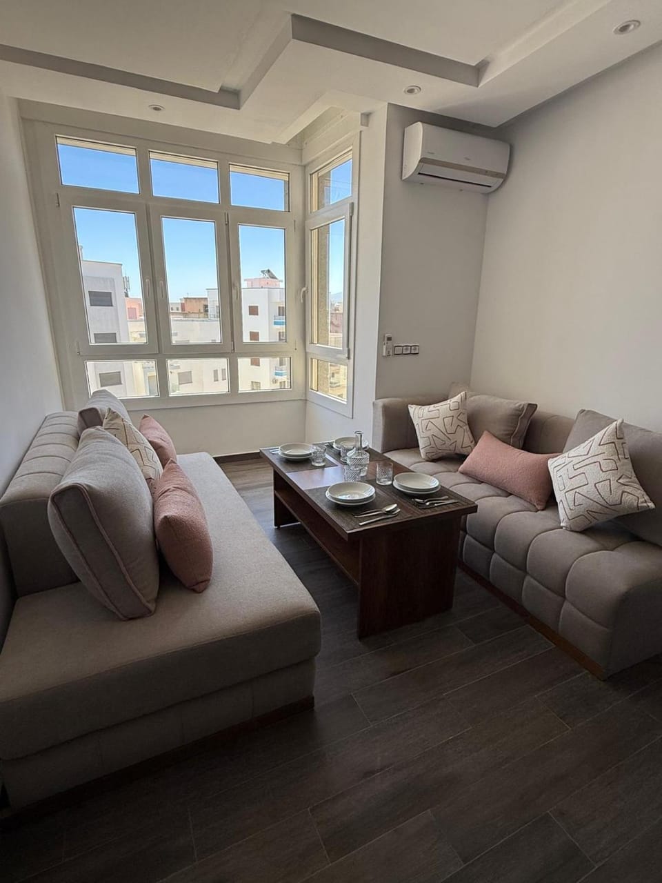 Living room, Seating area, air conditioner