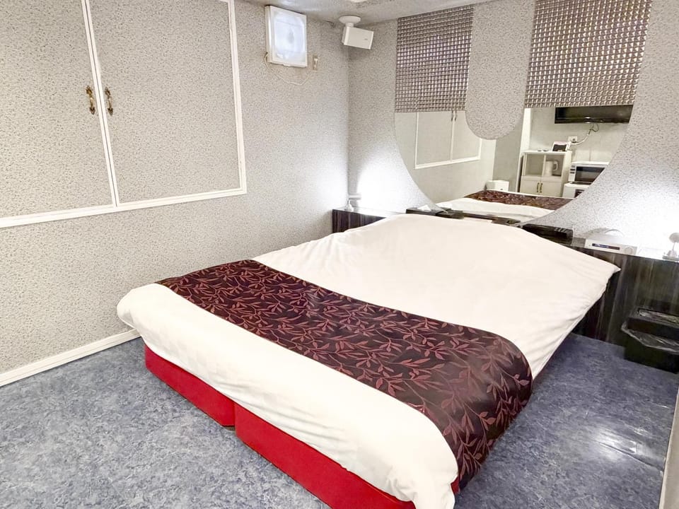 Bed, Living room, Photo of the whole room