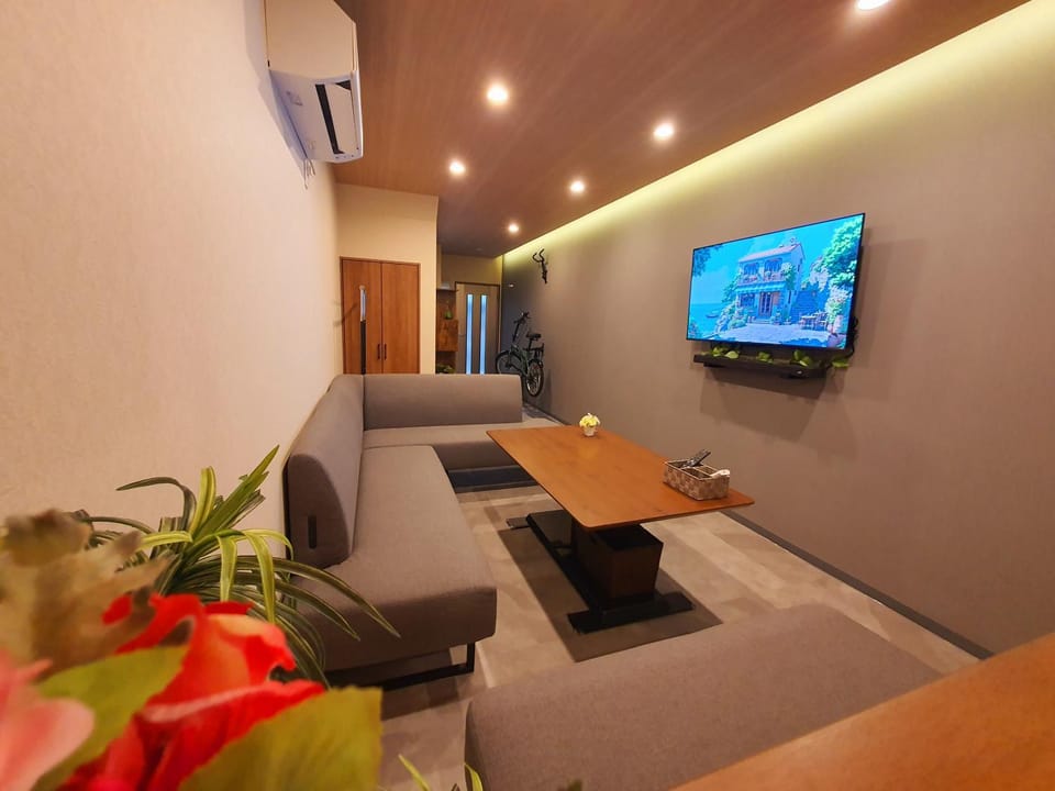 TV and multimedia, Living room, Seating area, Evening entertainment