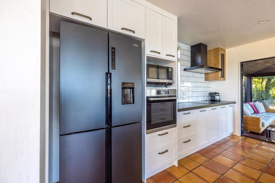 microwave, oven, stove, kitchen
