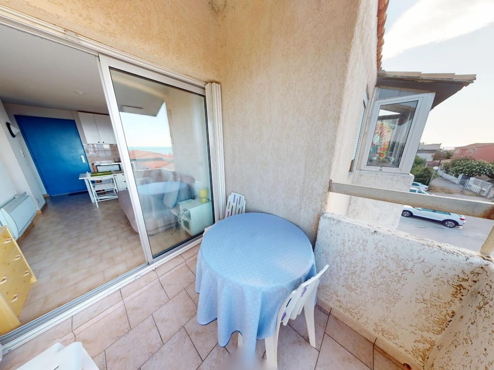 Appartement T2 Frontignan-Plage avec Terrasse et Parking - FR-1-785-27 Apartment in Occitanie