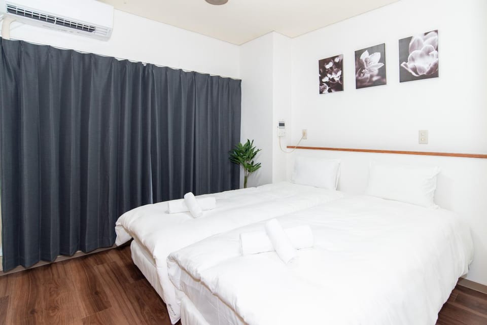 Bedroom, towels, air conditioner