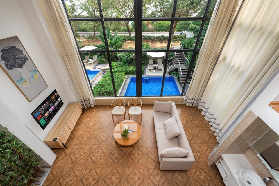 Communal lounge/ TV room, TV and multimedia, Living room, Seating area, Garden view, Pool view