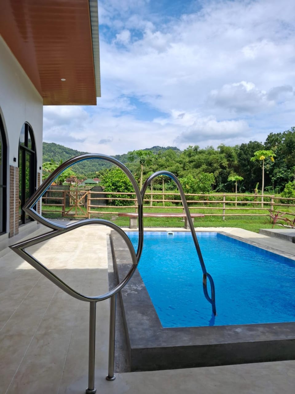 Mountain view, Pool view