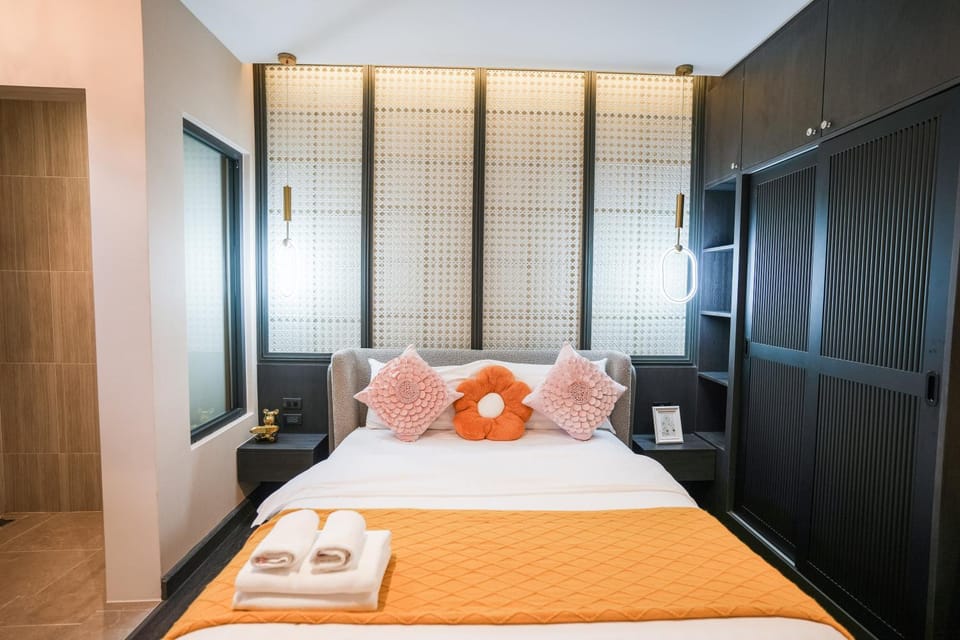 Bed, Photo of the whole room, Bedroom, towels, wardrobe