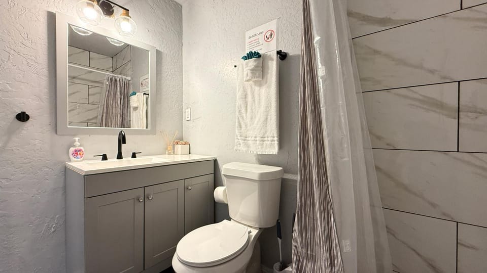 1BR Apt 7 mins Integris Children's, Unit C House in Oklahoma City