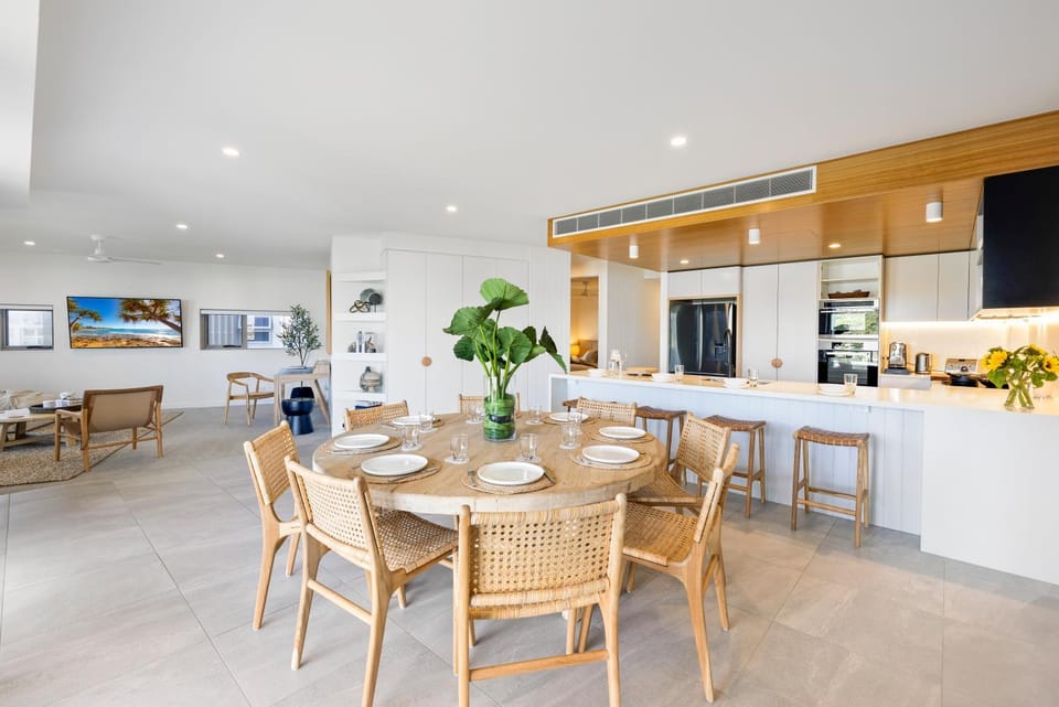 Kitchen or kitchenette, Living room, Dining area