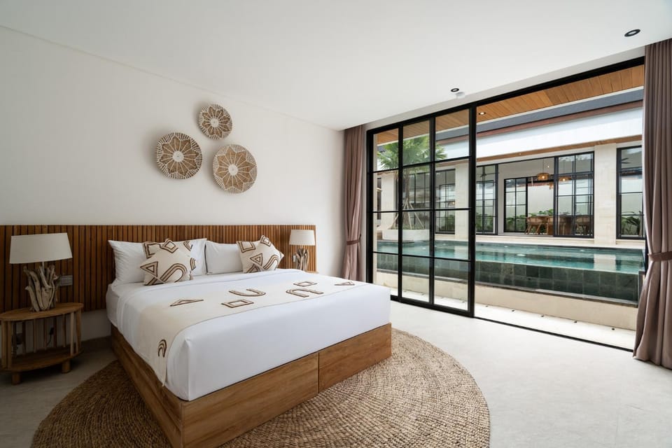 Bed, TV and multimedia, View (from property/room), Bedroom, air conditioner