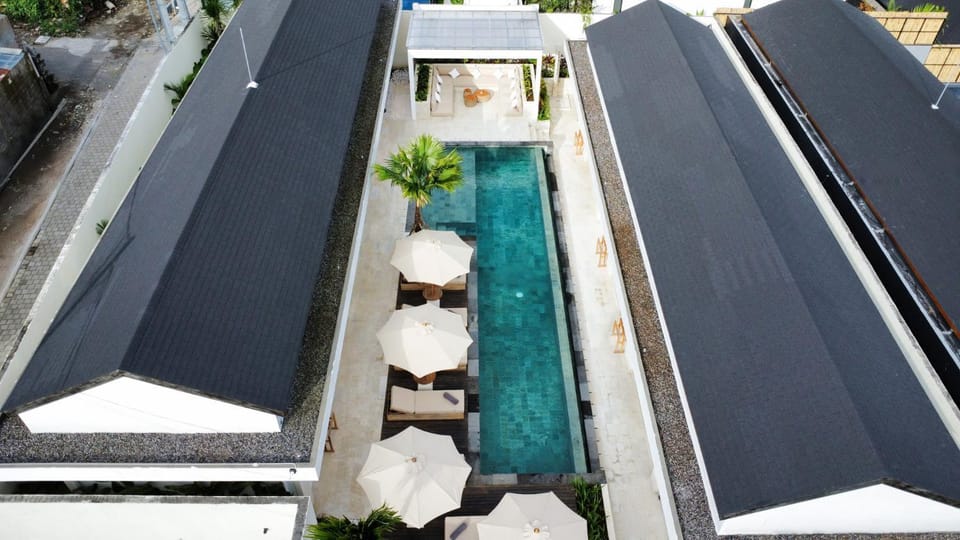 Property building, Bird's eye view, View (from property/room), Pool view, Swimming pool, Parking, internet, sunbed