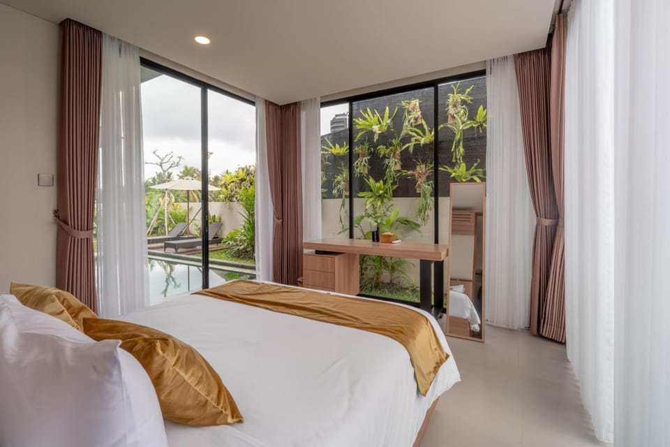 Bedroom, Pool view