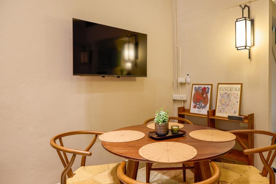 TV and multimedia, Living room, Dining area