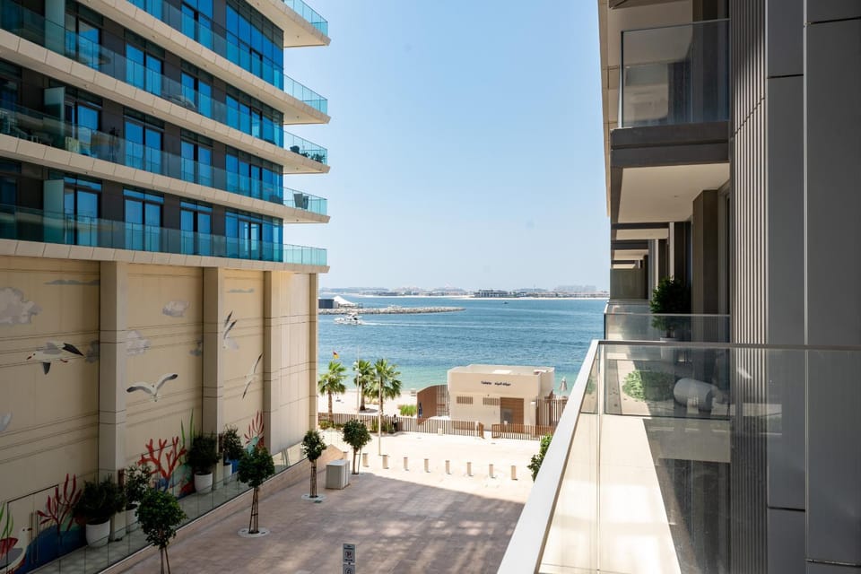 Beach Isle 1 Emaar Beachfront - Mint Stay Apartment in Dubai