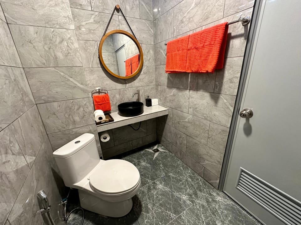 Toilet, Bathroom, towels