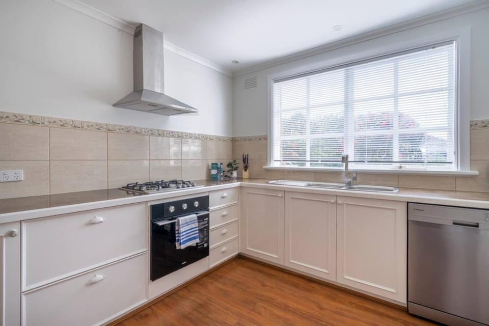 Kitchen or kitchenette, Other, dishwasher, oven, stove