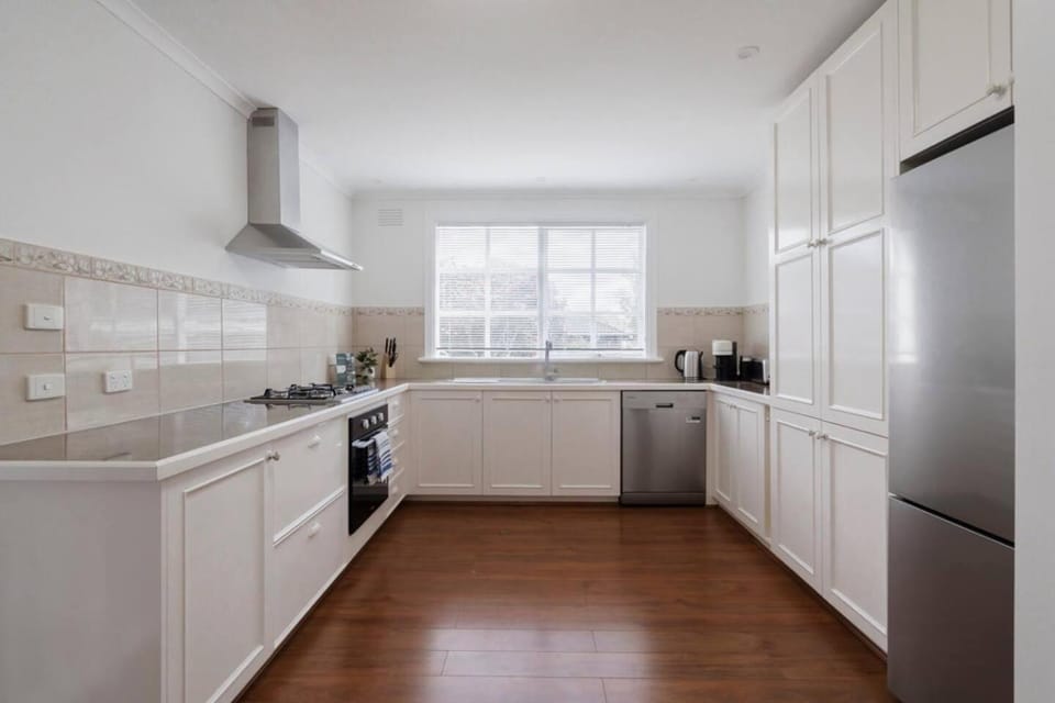 Kitchen or kitchenette, Other, dishwasher, stove