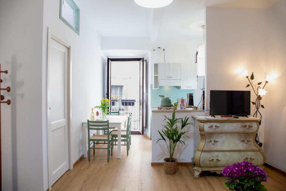 TV and multimedia, Kitchen or kitchenette, Dining area