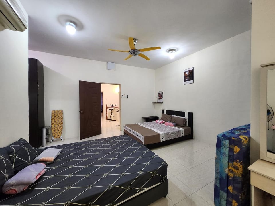 Taiping Simpang Homestay 4BR , up to 14 Guests 太平新邦民宿 House in Perak