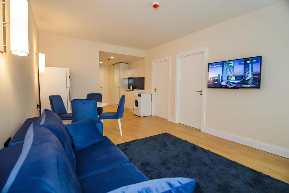 Communal lounge/ TV room, TV and multimedia, Kitchen or kitchenette, Living room, Seating area, Evening entertainment, minibar, oven