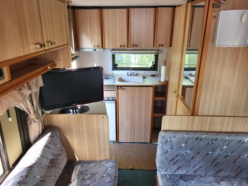 Nostalginen asuntoauto majoitus Campground/ 
RV Resort in Uusimaa