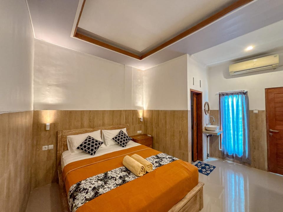 Bed, Photo of the whole room, Bedroom, towels, wardrobe, air conditioner