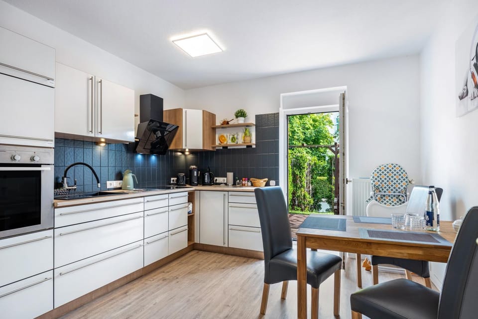 Property building, Kitchen or kitchenette, Living room