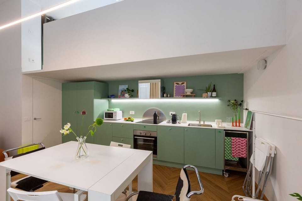 Kitchen or kitchenette, Dining area