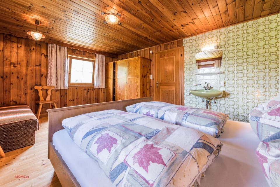 Bed, Photo of the whole room, Seating area, Bedroom