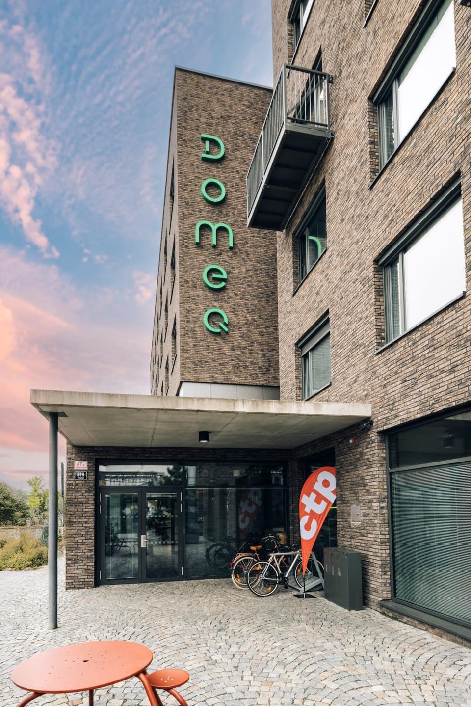 Property building, Facade/entrance