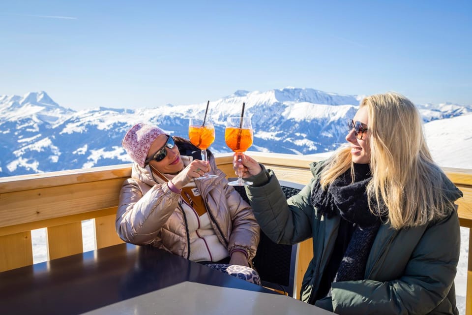 Day, Natural landscape, View (from property/room), Balcony/Terrace, Food and drinks, Guests, Mountain view, Drinks