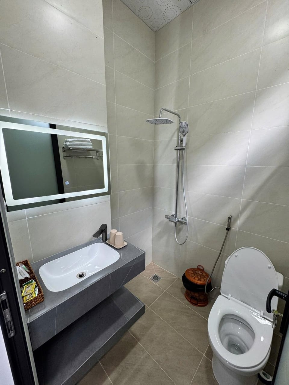 Shower, Bathroom, Bath, towels
