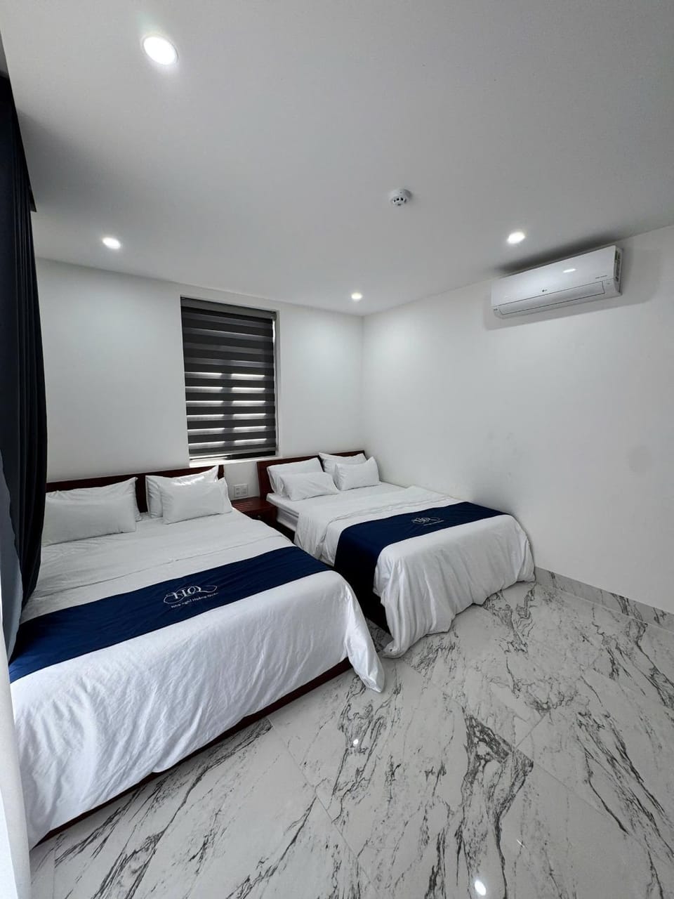 Bed, Photo of the whole room, Bedroom, air conditioner