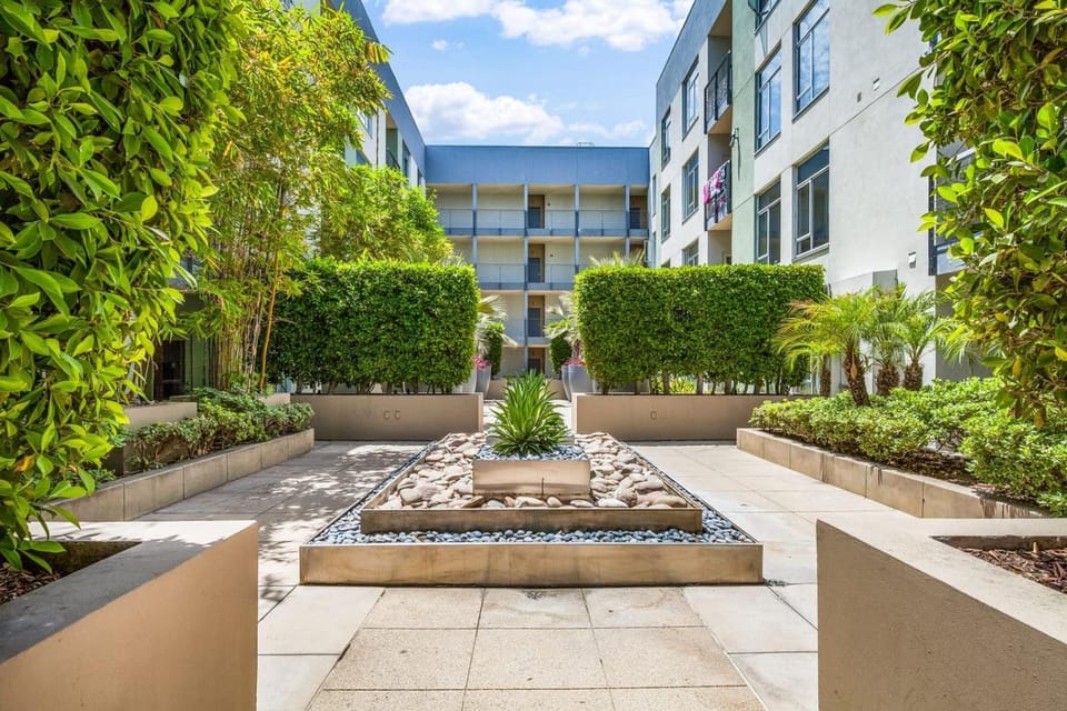 Hollywood Walk of Fame 2 Bed Apt WITH FREE PARKING Apartment in Hollywood